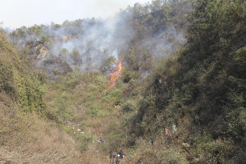 Photo taken on March 28, 2012 shows the forest fire in Jinning County, southwest China's Yunnan Province. The forest fire broke out Wednesday afternoon in Qingshuihe Village of Jinning County and spread to Hongta District in Yuxi City.