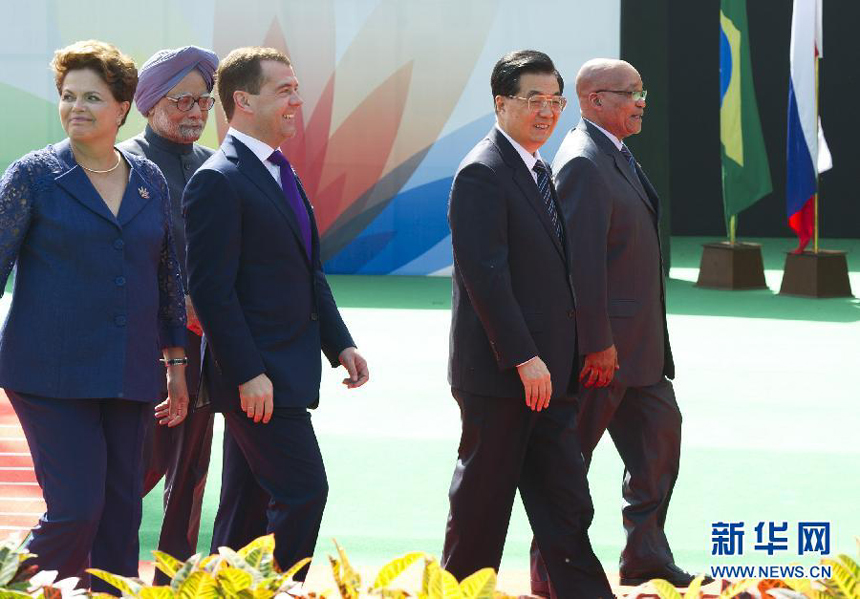  Chinese President Hu Jintao and leaders of BRICS, which groups Brazil, Russia, India, China and South Africa, met in New Delhi Thursday to discuss global governance and sustainable development and to coordinate their stands on major world and regional issues. 