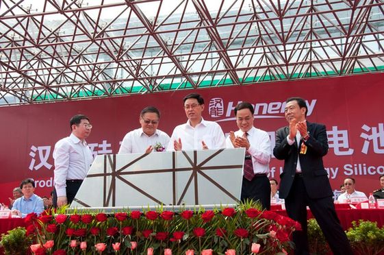 Hanergy, China's leading privately-run manufacturer of clean energy products, starts production at its plant in Haikou, capital city of China's southernmost province of Hainan, on Thursday, March 29, 2012. [Chen Boyuan / China.org.cn]