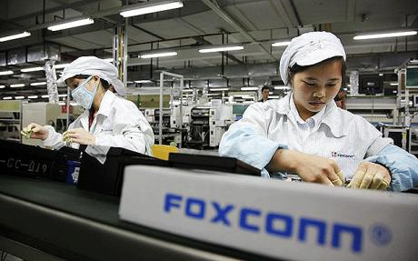 Workers at a Foxconn factory. [File photo]