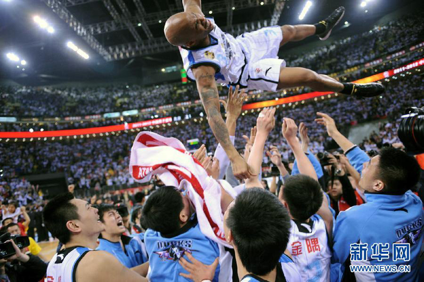 Beijing Ducks, led by former NBA star Stephon Marbury who notched game-high 41 points on Friday night, clinched their first-ever title of the Chinese Basketball Association (CBA) league.