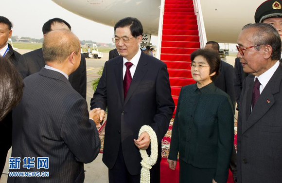 Chinese President Hu Jintao arrived in Phnom Pehn, Cambodia, Friday for a state visit aimed at enhancing the comprehensive strategic partnership of cooperation between the two countries. 