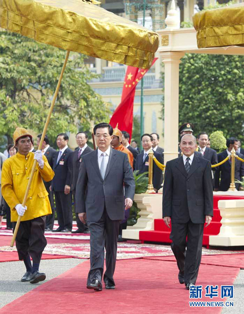 Chinese President Hu Jintao attends a welcome ceremony hosted by Cambodian King Norodom Sihamoni in Phnom Penh on Saturday. 