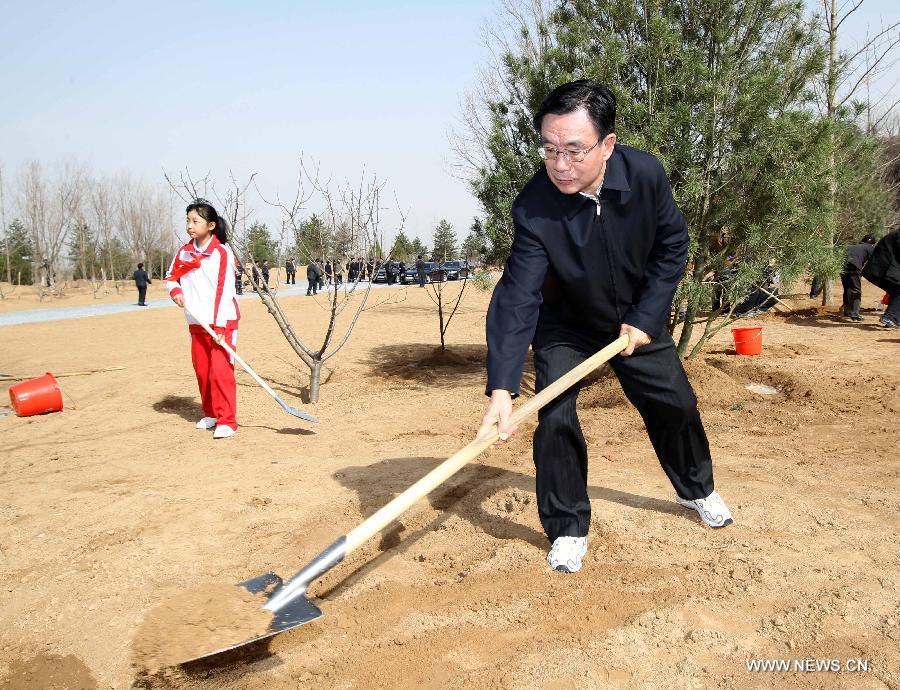 He Guoqiang, a member of the Standing Committee of the Political Bureau of the Communist Party of China (CPC) Central Committee and also secretary of the CPC Central Commission for Discipline Inspection, plants a sapling as Chinese top leaders including Hu Jintao, Wu Bangguo, Wen Jiabao, Jia Qinglin, Li Changchun, Xi Jinping, Li Keqiang, He Guoqiang and Zhou Yongkang attend a voluntary tree planting event in Beijing, capital of China, April 3, 2012. [Xinhua]