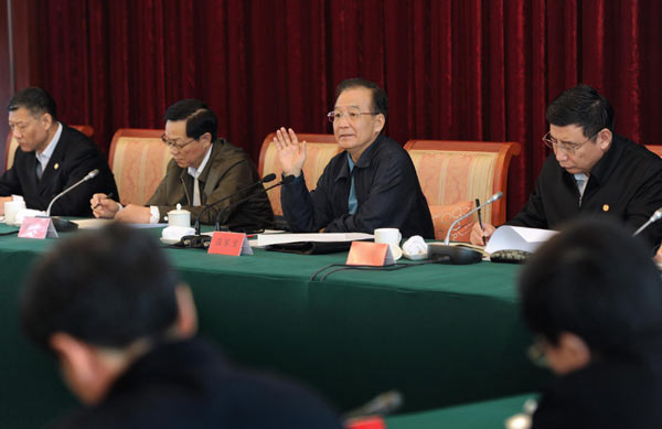 Chinese Premier Wen Jiabao chairs a meeting with local government officials on current economic situation in eastern provinces of Fujian, Jiangsu and Zhejiang, and Shanghai municipality in Fuzhou, April 3, 2012. [Photo/Xinhua] 