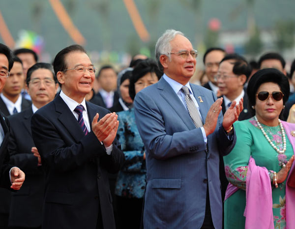 Chinese Premier Wen Jiabao and Malaysian Prime Minister Najib Tun Razak attended the opening ceremony of China-Malaysia Qinzhou Industrial Park, China's third industrial park jointly developed by China and another country, in Qinzhou, Guangxi Zhuang autonomous region, April 1, 2012. [Photo/Xinhua] 