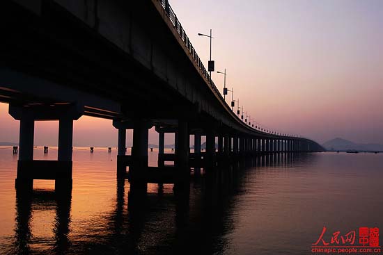 Beautiful dawn in Donggang city, in northeast China's Liaoning province. [People's Daily Online]