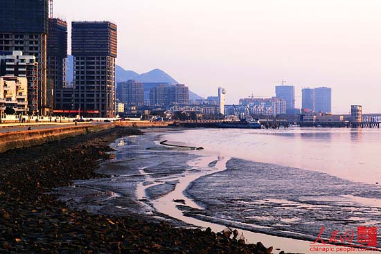 Beautiful dawn in Donggang city, in northeast China's Liaoning province. [People's Daily Online]