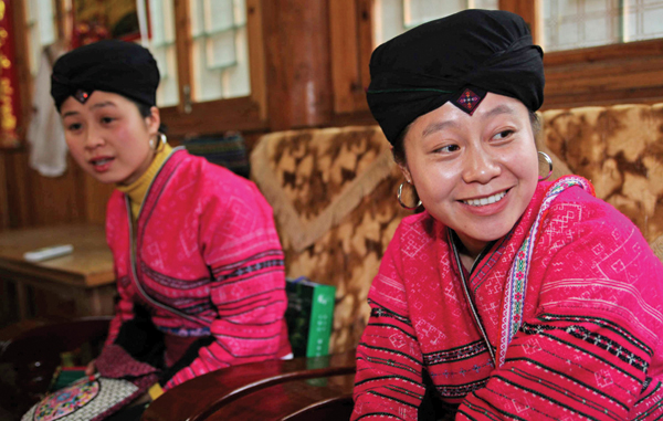 Young Hongyao women wear headscarves before marriage. Huo Yan / China Daily