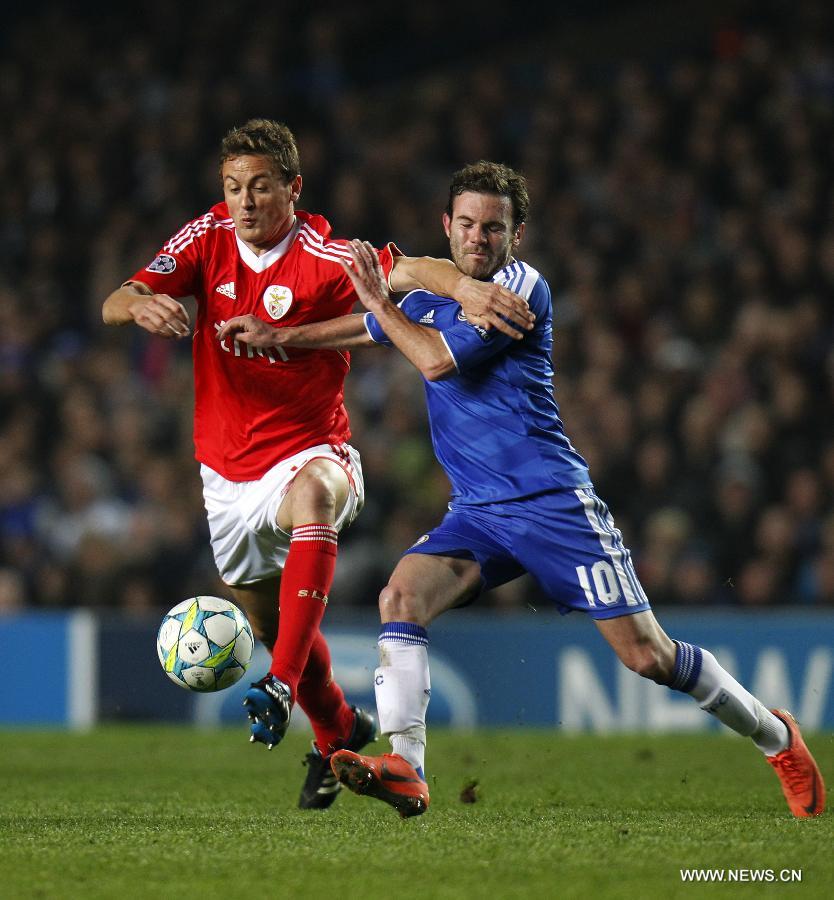  Juan Mata (R) of Chelsea vies with Nemanja Matic of Benfica during the UEFA Champions League quarterfinal second leg match between Chelsea and Benfica at Stamford Bridge on April 4, 2012 in London. (Xinhua/Wang Lili)