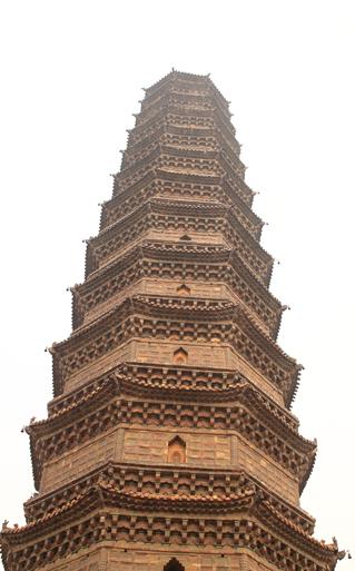 Huguo Temple Pagoda is located northeast of Kaifeng City, Henan Province.