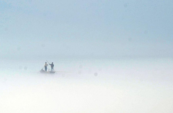 Photo taken on March 17, 2012 shows advection fog scenery in Guiping City, southwest China's Guangxi Zhuang autonomous region.[Photo/Xinhua]
