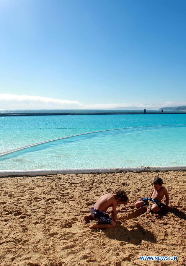 World's largest swimming pool drew the crowds in the South American resort of San Alfonso del Mar in Chile (Xinhua/Ye Shuhong) 