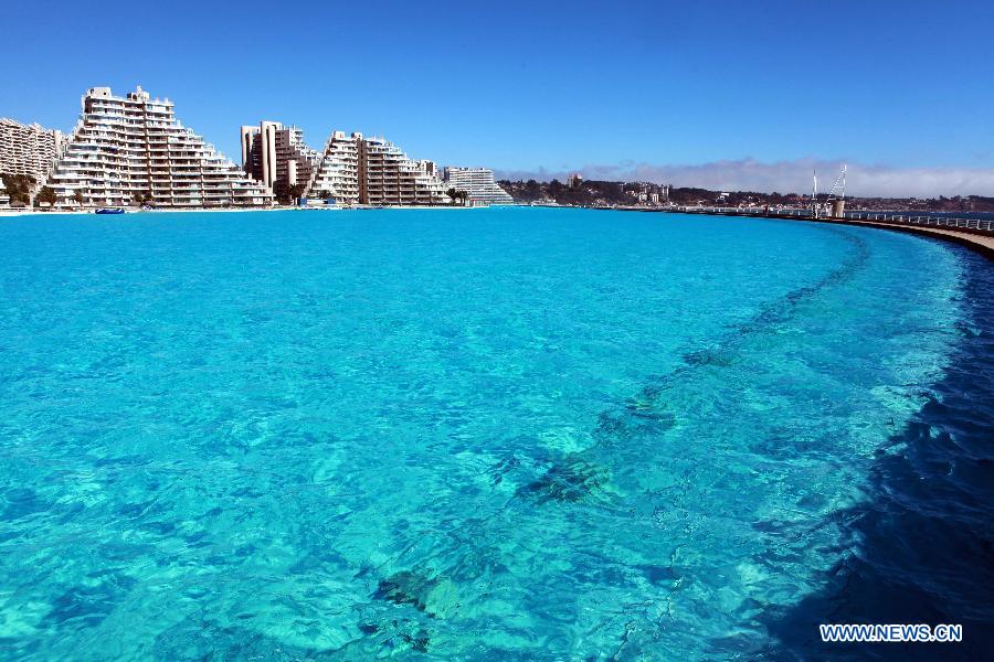 World's largest swimming pool drew the crowds in the South American resort of San Alfonso del Mar in Chile (Xinhua/Ye Shuhong) 