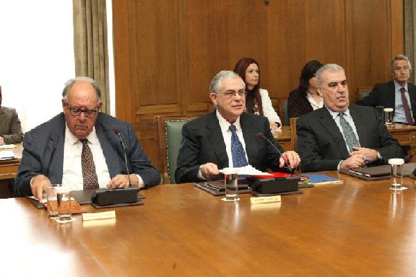 Greek Prime Minister Lucas Papademos (2nd L front) chairs the final cabinet meeting in Athens, Greece, April 11, 2012. The Greek early general elections will be held on May 6, 2012, Papademos confirmed on Wednesday. [Yannis Panagopoulos/Xinhua]