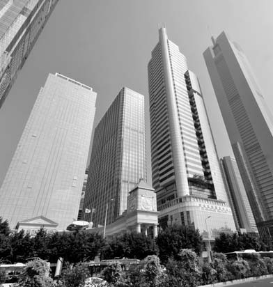 The central business district of Guangzhou in Guangdong province. A report indicated that the vacancy rate in prime office buildings in the city increased to 20.4 percent in the first quarter. [China Daily]