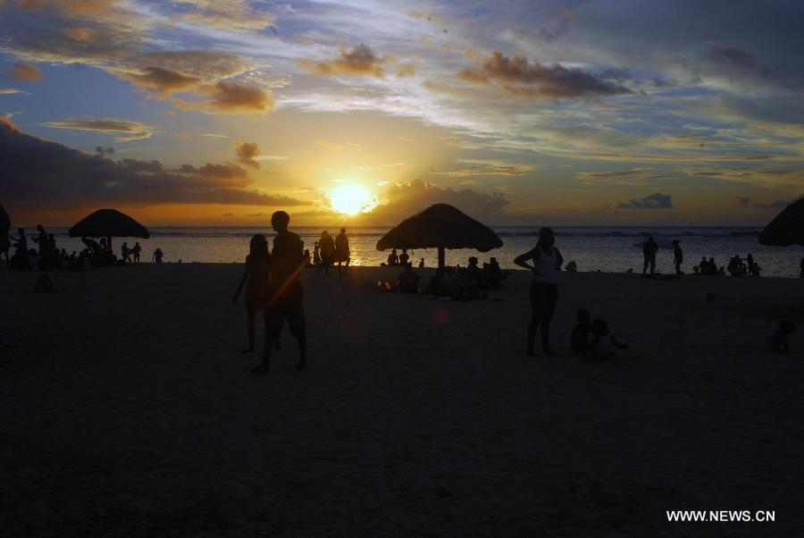 Picture taken on April 9, 2012 shows a view of the beach during sunset in Mauritius. (Xinhua/He Xianfeng) 