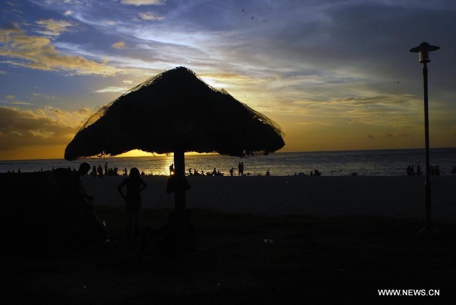 Picture taken on April 9, 2012 shows a view of the beach during sunset in Mauritius. (Xinhua/He Xianfeng) 