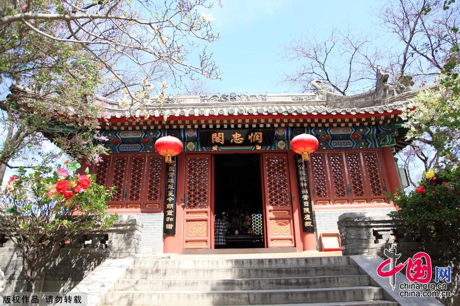 Situated south of Jiaozi Alley outside Xuanwumen, Fayuan Temple is the oldest ancient Buddhist temple in Beijing. It also houses the China Buddhist Association, the China Buddhism Institution and the China Buddhism Library and Relic Center, thus serving as an important venue for nurturing young monks and Buddhist research. [China.org.cn]