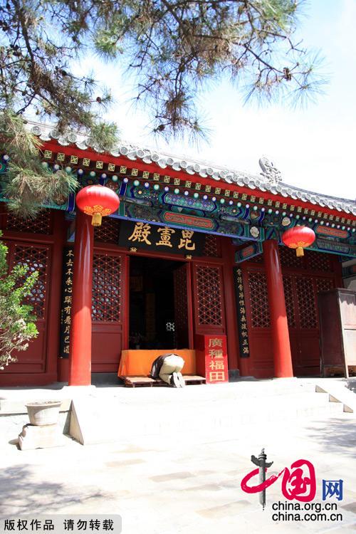 Situated south of Jiaozi Alley outside Xuanwumen, Fayuan Temple is the oldest ancient Buddhist temple in Beijing. It also houses the China Buddhist Association, the China Buddhism Institution and the China Buddhism Library and Relic Center, thus serving as an important venue for nurturing young monks and Buddhist research. [China.org.cn]