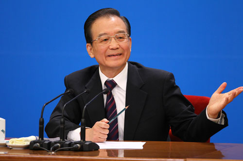 Chinese Premier Wen Jiabao meets the press after the closing meeting of the Fifth Session of the 11th National People's Congress (NPC) at the Great Hall of the People in Beijing, March 14, 2012. [Xinhua photo]