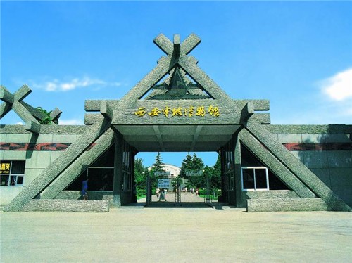 Located three miles to the east of Xi’an, Shaanxi Province, Banpo was a typical Neolithic matriarchal community with many ties to Yangshao culture, with over 6,000 years of history.