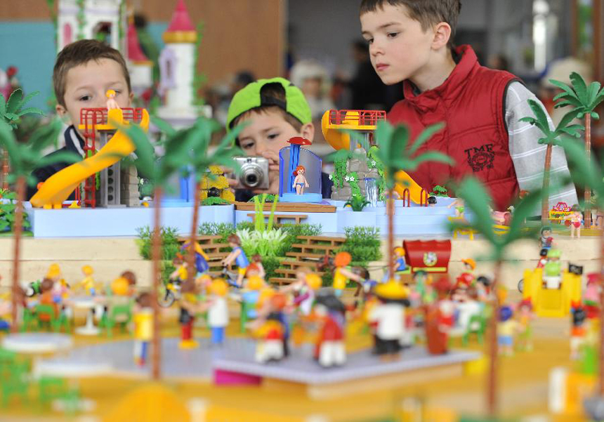 Children are attracted by toys during a toy exhibition and fair of a Germany toy brand staged in Seneffe of Belgium, April 15, 2012. [Xinhua photo]
