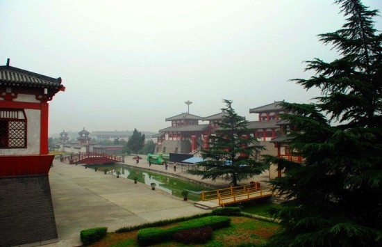 E-pang Palace, located in the western suburbs of today’s Xi’an, Shaanxi Province, was built in 212 BC.