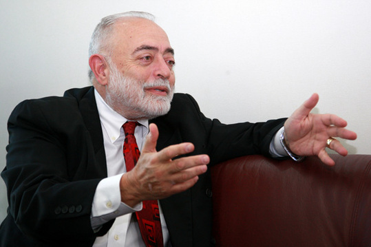 Michael A. Wartell, Chancellor of Indiana University–Purdue University Fort Wayne (IPFW). [China.org.cn]