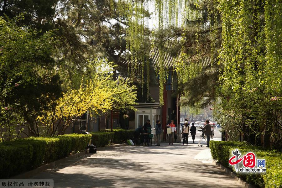 The Former Residence of Soong Chingling, late Honorary Chairman of the People's Republic of China, is situated at 46 North Rive Street in the Houhai Lake area of the West City District in Beijing. The residence was once a garden of one of the Qing Dynasty princes' mansions. The area along the banks of Houhai Lake is quiet and beautiful, with shady willow trees lining the streets. [China.org.cn]