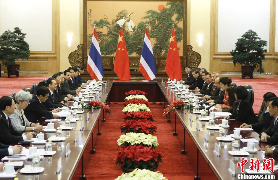 Chinese Premier Wen Jiabao meets with Thai Prime Minister Yingluck Shinawatra in Beijing, capital of China, April 17, 2012. 