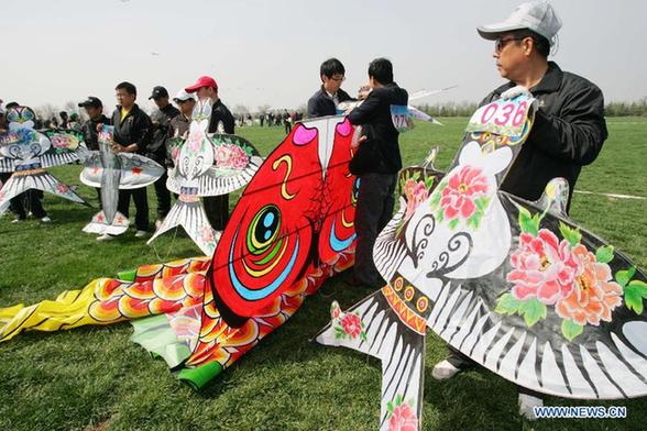 Weifang kite flying competition kicks off