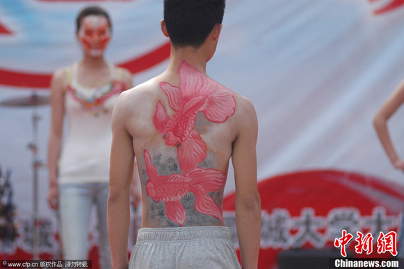 Body painting show staged in Shandong