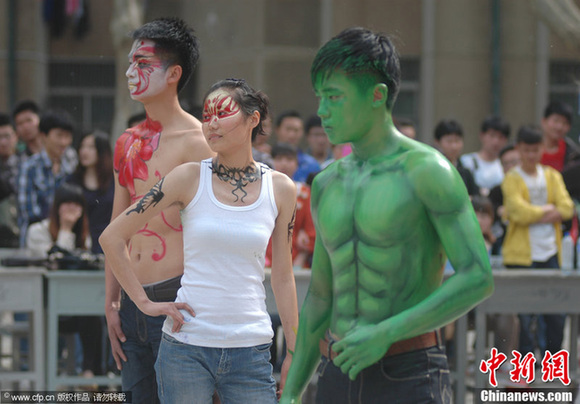 Body painting show staged in Shandong