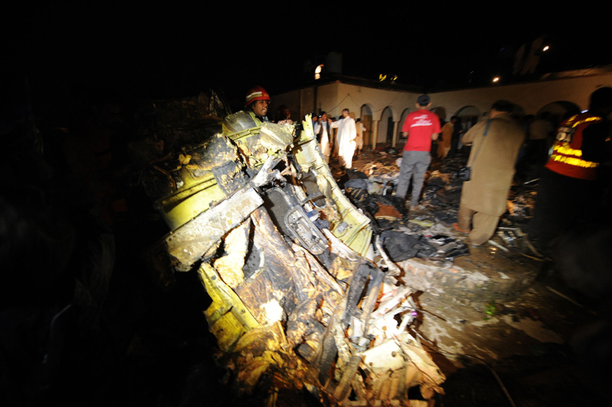 A passenger plane carrying 127 passengers and crew members crashed near Islamabad of Pakistan Friday evening. [Xinhua photo]