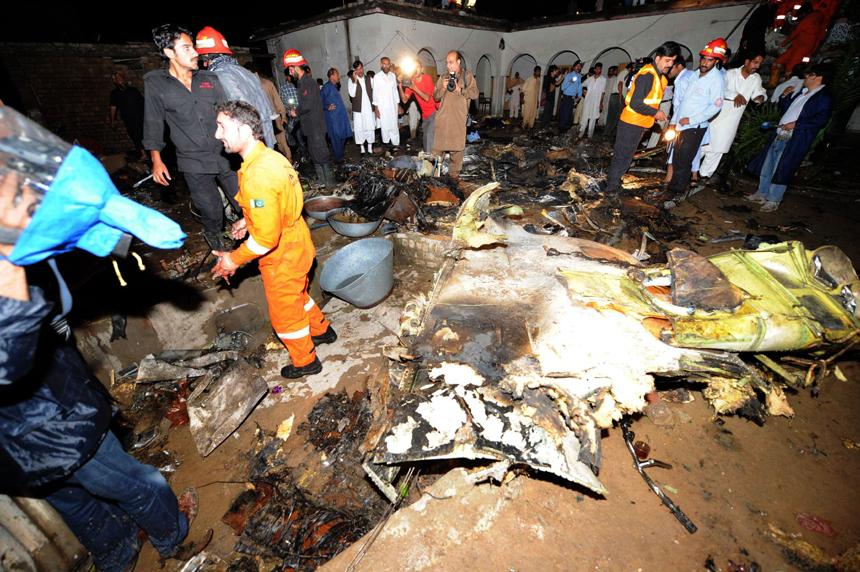 A passenger plane carrying 127 passengers and crew members crashed near Islamabad of Pakistan Friday evening. [Xinhua photo]