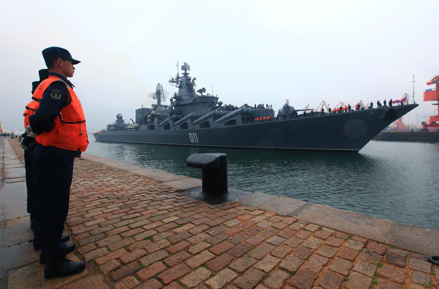 A Russian naval task force arrived at a naval base in Qingdao of east China&apos;s Shandong Province on Saturday for a joint exercise with the Chinese navy next week. [Xinhua photo]