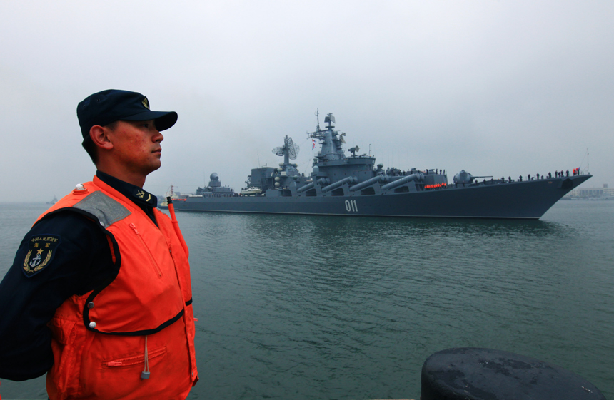 A Russian naval task force arrived at a naval base in Qingdao of east China&apos;s Shandong Province on Saturday for a joint exercise with the Chinese navy next week. [Xinhua photo]