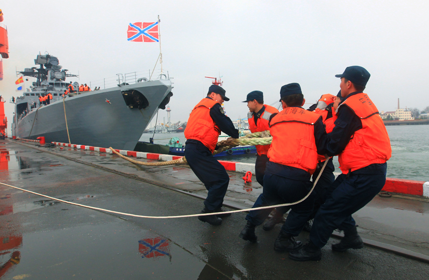 A Russian naval task force arrived at a naval base in Qingdao of east China&apos;s Shandong Province on Saturday for a joint exercise with the Chinese navy next week. [Xinhua photo] 