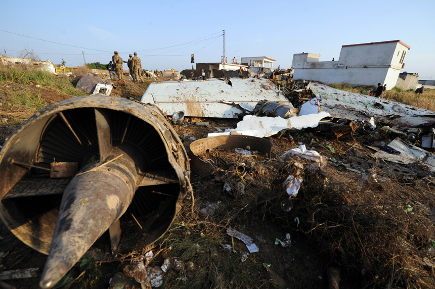 A passenger plane carrying 127 passengers and crew members crashed near Islamabad of Pakistan Friday evening. [Xinhua photo] 