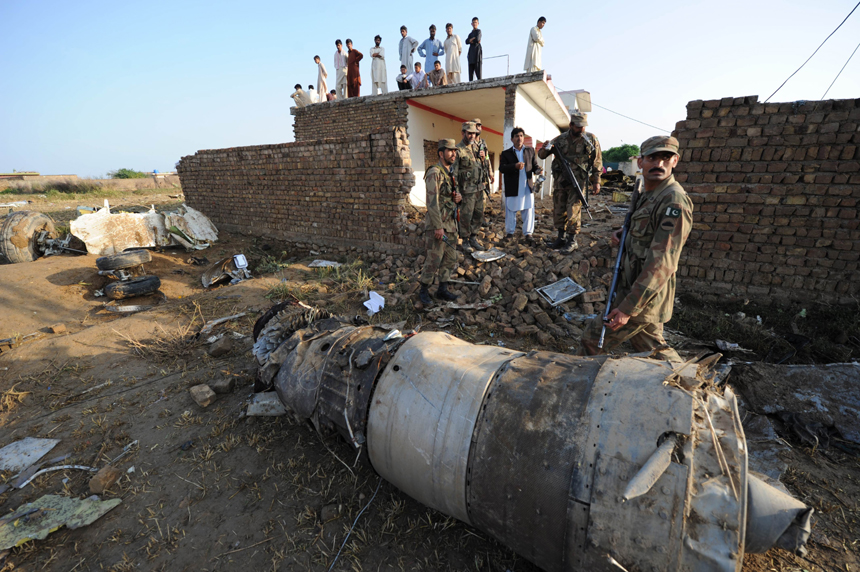 A passenger plane carrying 127 passengers and crew members crashed near Islamabad of Pakistan Friday evening. [Xinhua photo] 