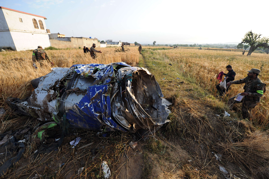 A passenger plane carrying 127 passengers and crew members crashed near Islamabad of Pakistan Friday evening. [Xinhua photo] 