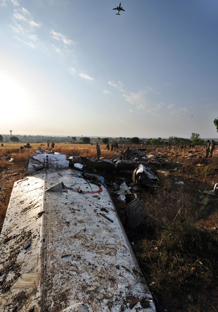 A passenger plane carrying 127 passengers and crew members crashed near Islamabad of Pakistan Friday evening. [Xinhua photo] 