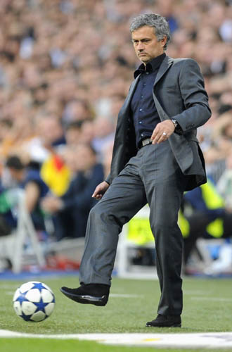 Real Madrid's manager Jose Mourinho kicks the ball during their Champions League semi-final first leg soccer match against Barcelona at Santiago Bernabeu stadium in Madrid April 27, 2011. [Xinhua/Reuters]