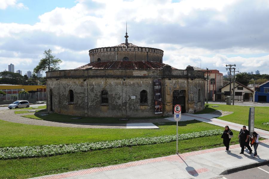 Tourists visit Paiol Theater in Curitiba City, south Brazil, April 22, 2012. (Xinhua/Weng Xinyang) 