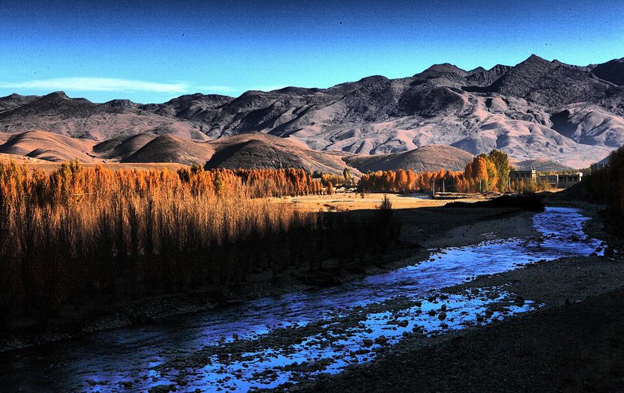 Daocheng, a county in the southwest of Sichuan Province, is mainly inhabited by Tibetans. Broad valleys, lush pastures and imposing mountains make the county a fantastic place for visit and hike.Surrounding by snow mountains and forests, Daocheng is often referred to as 'the last pure land in our blue planet.' The three-day hike from Daocheng to Yading takes you through some of the quietest and purest natural scenery on earth.[