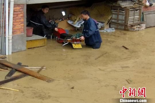 Flood hit Tonggu, Jiangxi Province on Tuesday, April 24, 2012. 