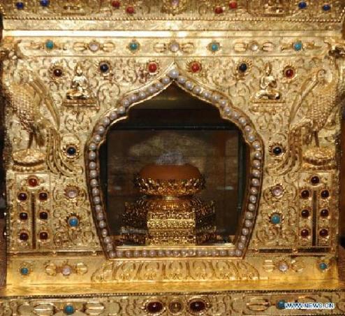 The Buddha's parietal-bone relic is placed inside the Ashoka pagoda at Qixia Temple in Nanjing, capital of east China's Jiangsu Province, April 25, 2012. 