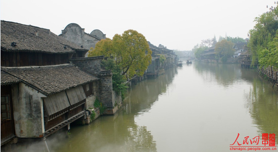 With a history of 1,200-year, Wuzhen is about one hour's drive from Hangzhou,the capital of Zhejiang Province.The small town is famous for the ancient buildings and old town layout, where bridges of all sizes cross the streams winding through the town. 