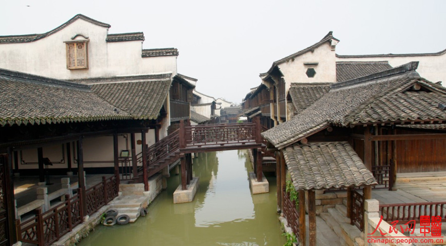 With a history of 1,200-year, Wuzhen is about one hour's drive from Hangzhou,the capital of Zhejiang Province.The small town is famous for the ancient buildings and old town layout, where bridges of all sizes cross the streams winding through the town. 